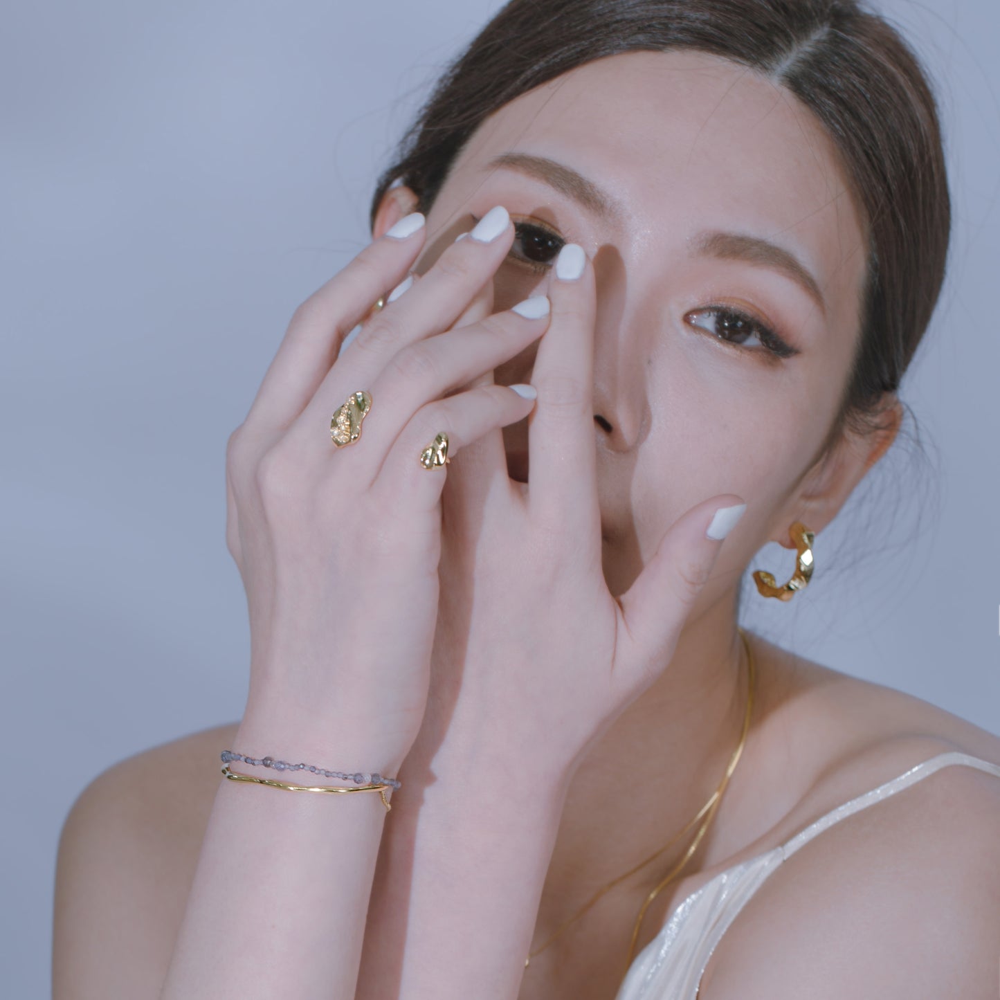 コズミック アイス クリスタル リップル オープン ダブル フィンガー リング - 厚い 18K ゴールド メッキ