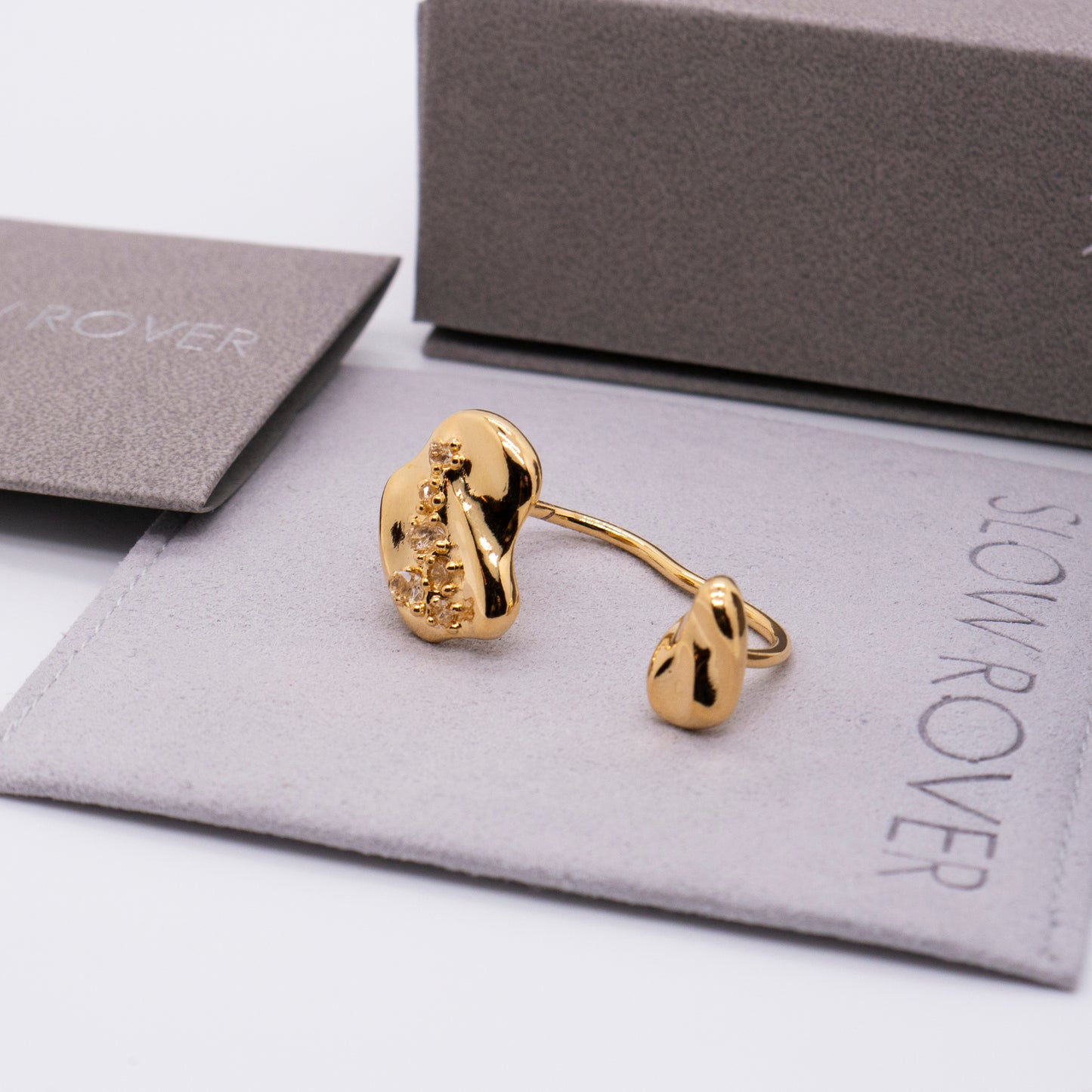 コズミック アイス クリスタル リップル オープン ダブル フィンガー リング - 厚い 18K ゴールド メッキ