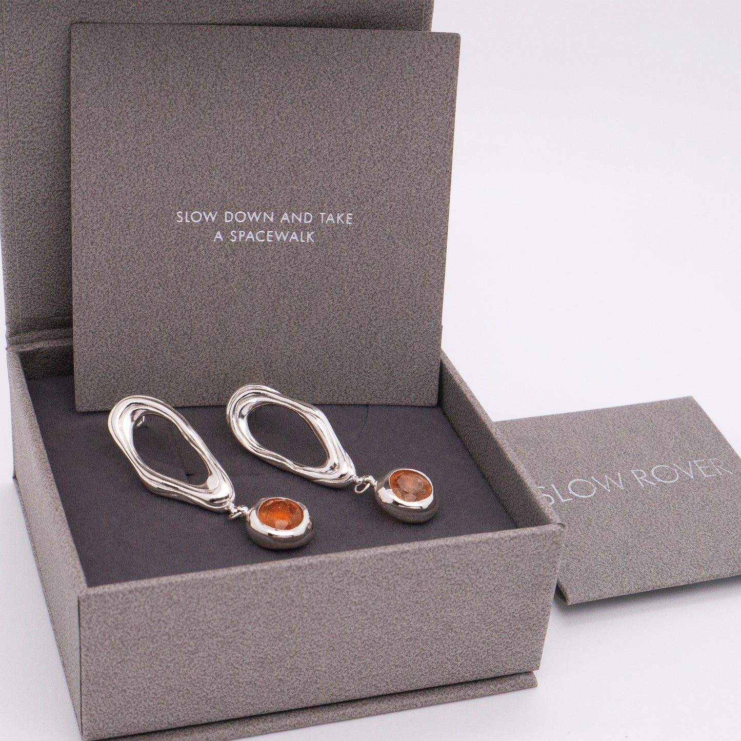 サンフラッシュフレイムレインオパールイヤリング - スターリングシルバー