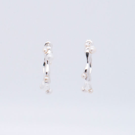 Multiverse - Flowing Baby Pearl Hoop Earrings (Silver) 