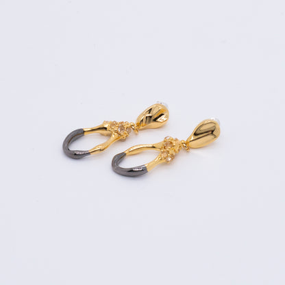 코스믹 아이스 크리스탈 아이스 크리스탈 댕글 귀걸이 - 두꺼운 금도금 블랙 투톤 (S)