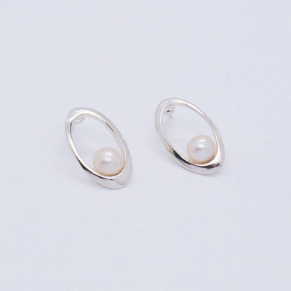 Multiverse - Classic Pearl Earrings (Silver) 