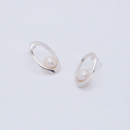 Multiverse - Classic Pearl Earrings (Silver) 