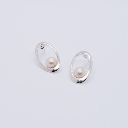 Multiverse - Classic Pearl Earrings (Silver) 