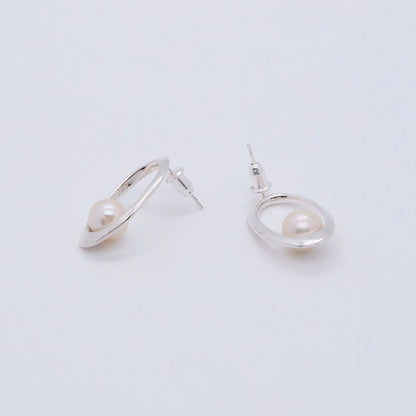 Multiverse - Classic Pearl Earrings (Silver) 