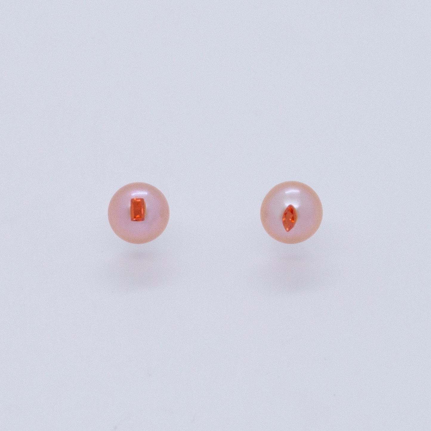 多重宇宙 簡約鋯石7mm粉珍珠耳環-橘紅色