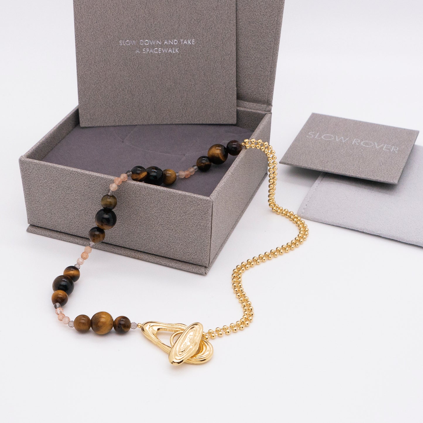 ソーラーフラッシュマグネティックストームホワイトバロックラウンドパールショートネックレス - スターリングシルバー