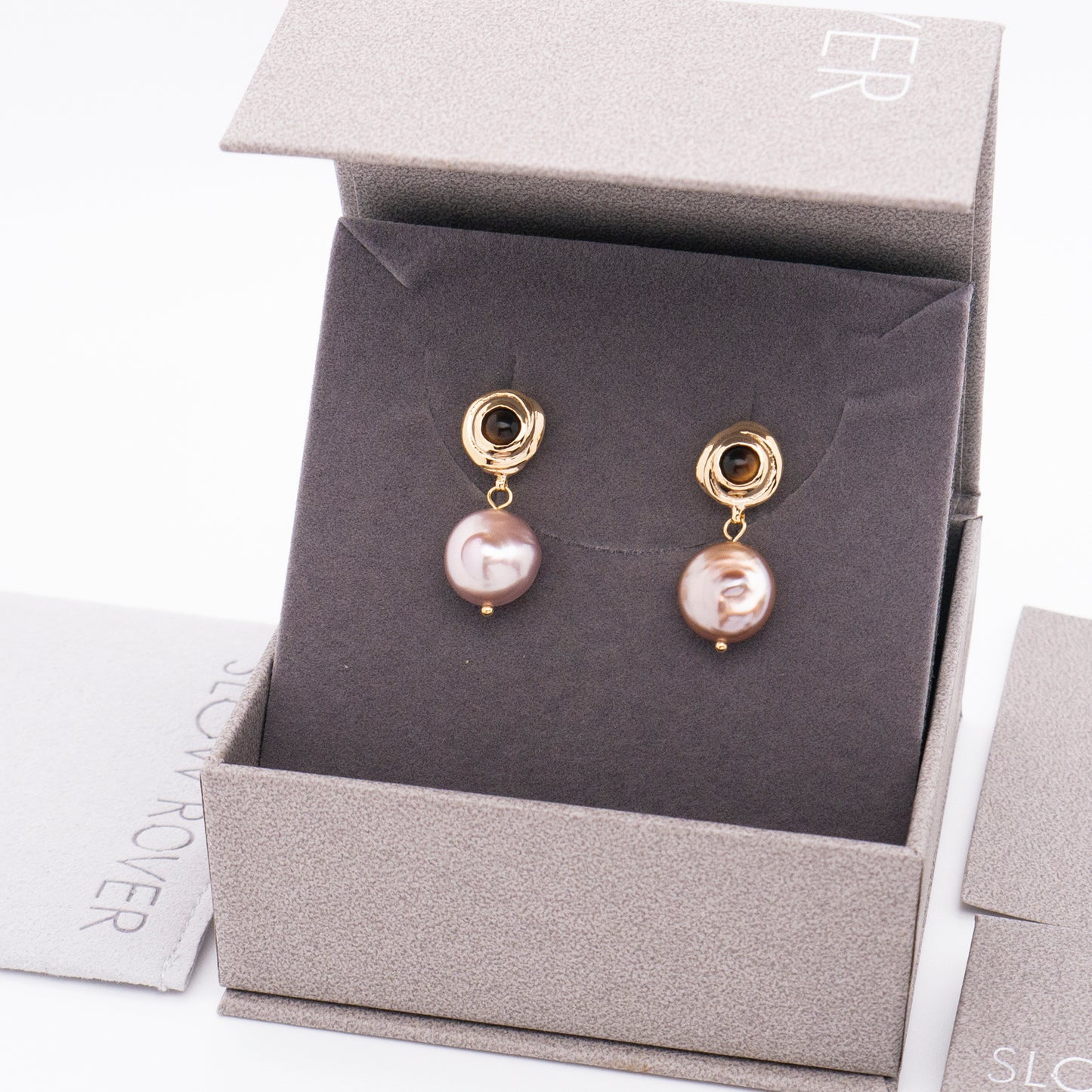 太陽閃焰 太陽黑子虎眼石垂墜粉紫珍珠耳環-厚鍍18K金 (S)